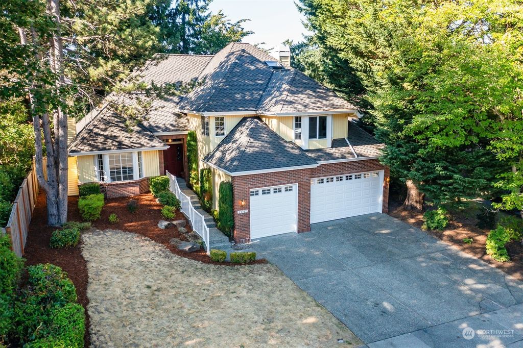Photo of 17702 NE 104th Way, Redmond, WA 98052 (MLS # 2146031)