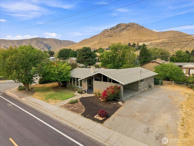 12 N Western Avenue