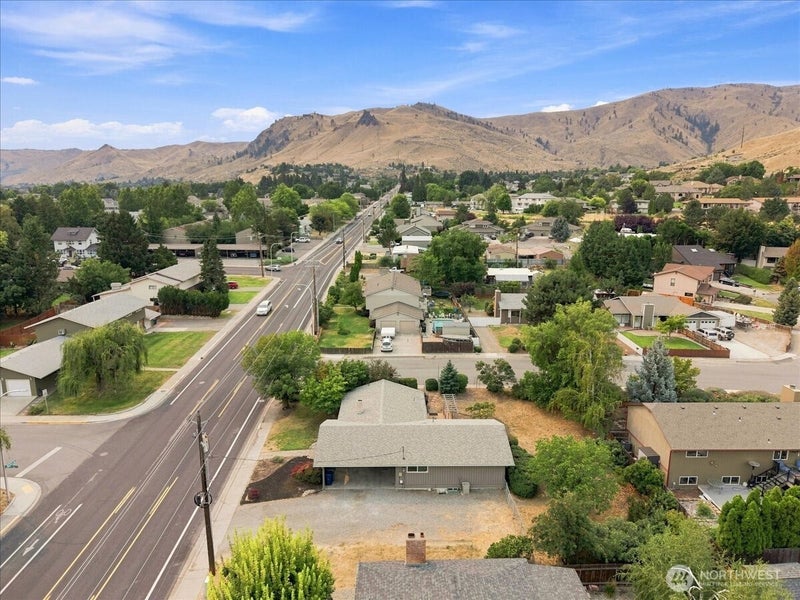 12 N Western Avenue