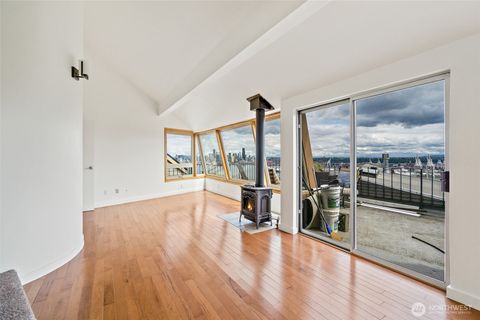 Photo of 2410 37th Avenue SW #Upper, Seattle, WA 98126 (MLS # 2495514)