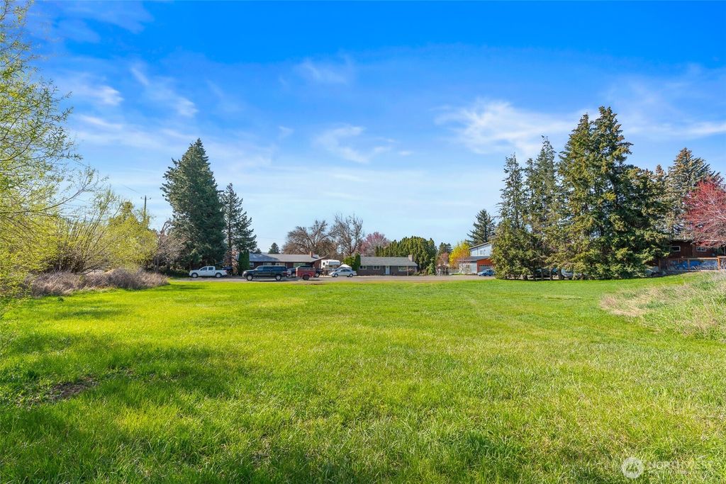 Photo of 2 E 2nd Avenue, Ellensburg, WA 98926 (MLS # 2481332)