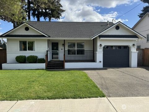 Photo of 1116 Park Street, Sumner, WA 98390 (MLS # 2524406)