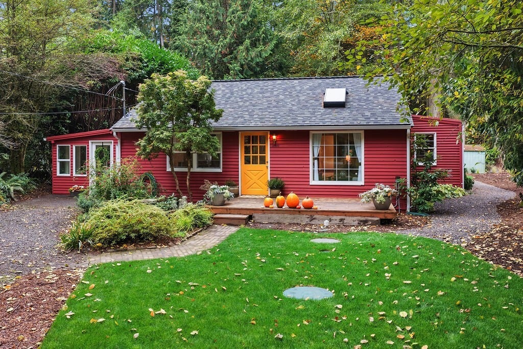 Photo of 12059 N Madison Avenue NE, Bainbridge Island, WA 98110 (MLS # 2593834)