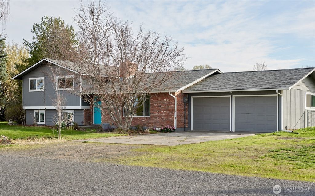 Photo of 3115 Brisbane Dr, Walla Walla, WA 99362 (MLS # 2496269)