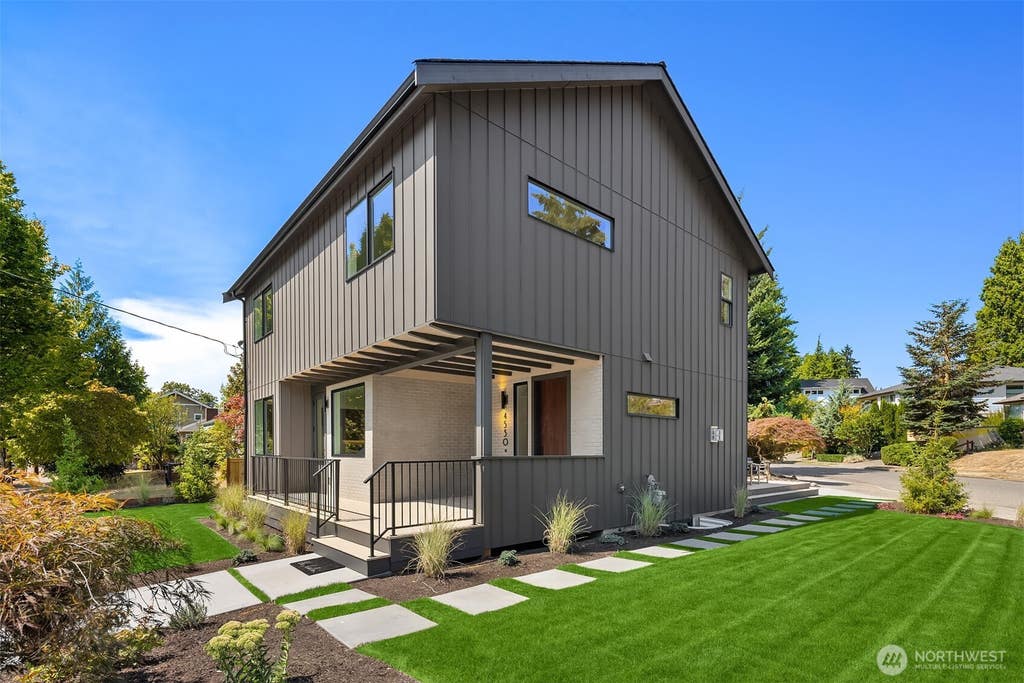 Photo of 4530 NE 55th Street, Seattle, WA 98105 (MLS # 2568362)