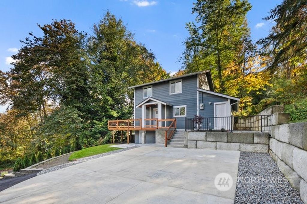 Photo of 13741 Macadam Road S, Tukwila, WA 98168 (MLS # 2304869)