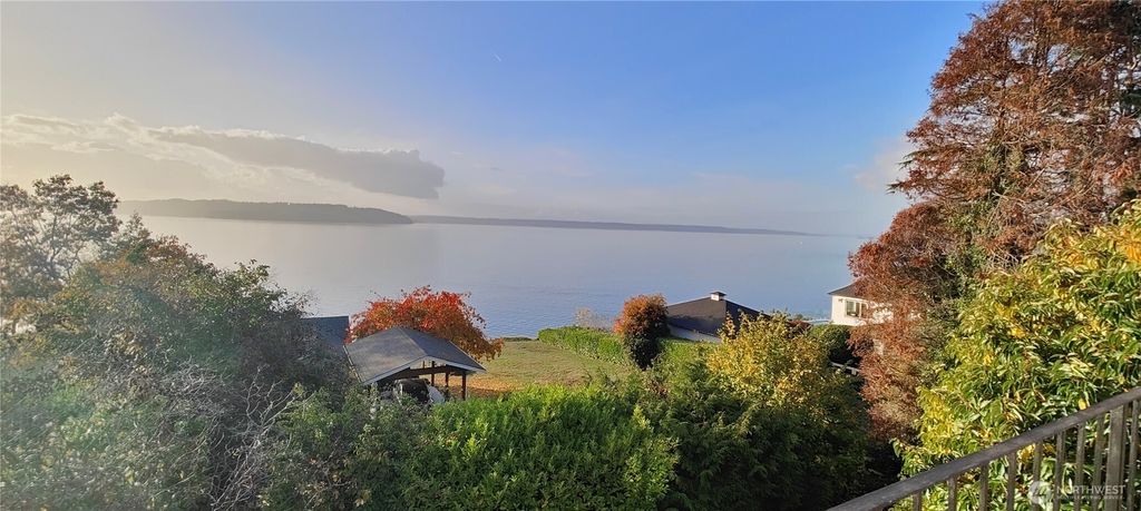 Photo of 702 S 236th Street, Des Moines, WA 98198 (MLS # 2497173)