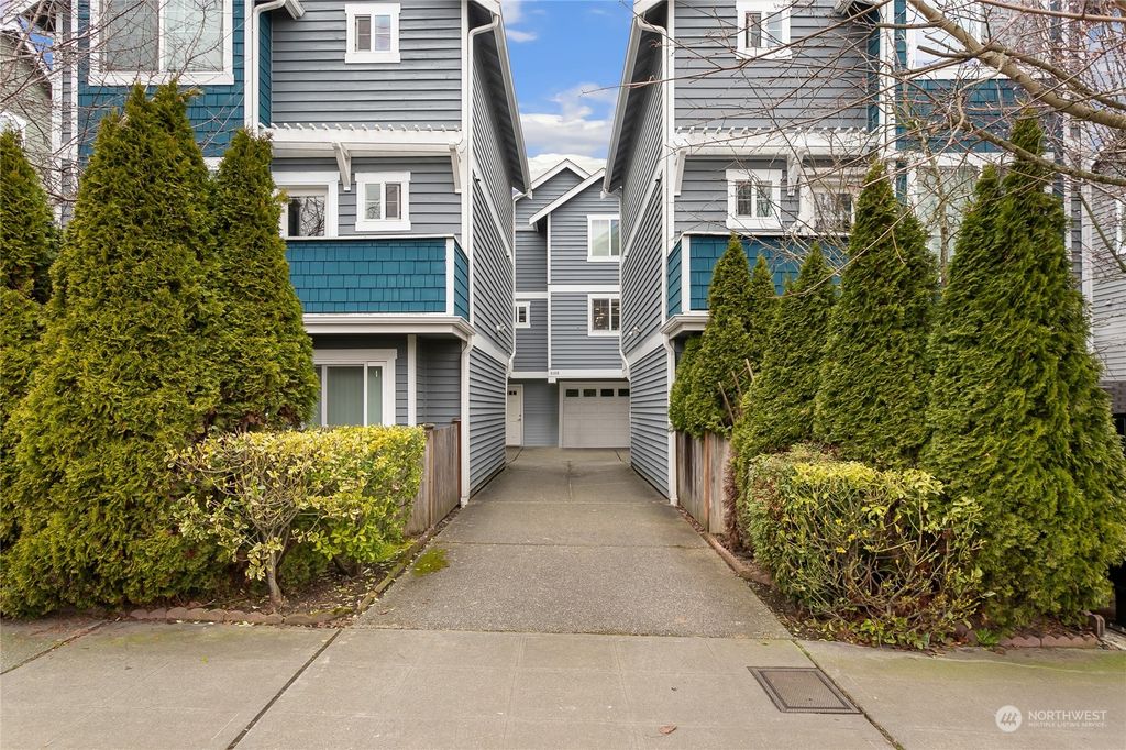 Photo of 910 NW 85th Street #A, Seattle, WA 98117 (MLS # 2203091)