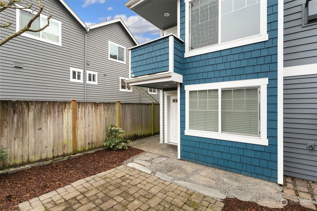 Photo of 910 NW 85th Street #A, Seattle, WA 98117 (MLS # 2203091)