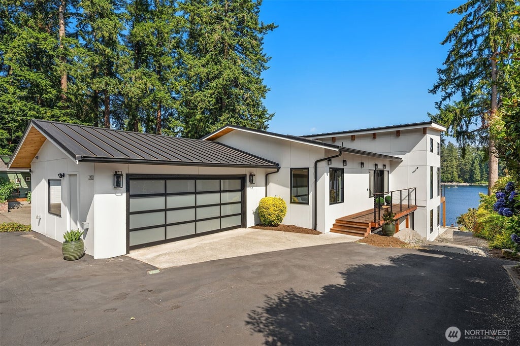 Photo of 22021 SE 21st Place, Sammamish, WA 98075 (MLS # 2578163)
