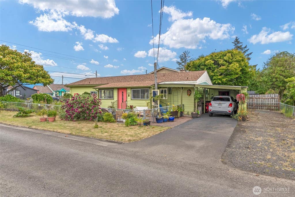 Photo of 200 17th Street SE, Long Beach, WA 98631 (MLS # 2548498)