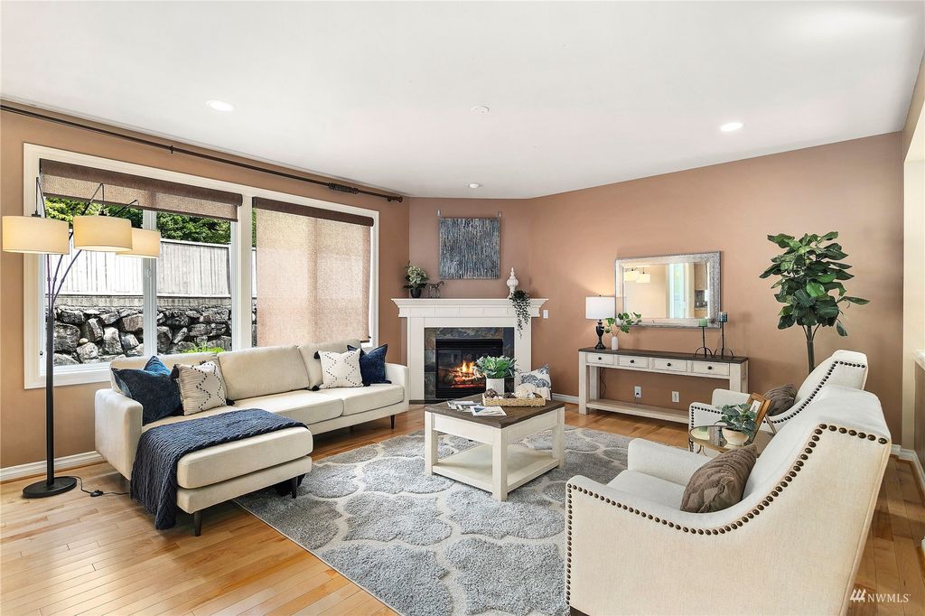 Photo of 22332 NE 6th Court, Sammamish, WA 98074 (MLS # 1977733)