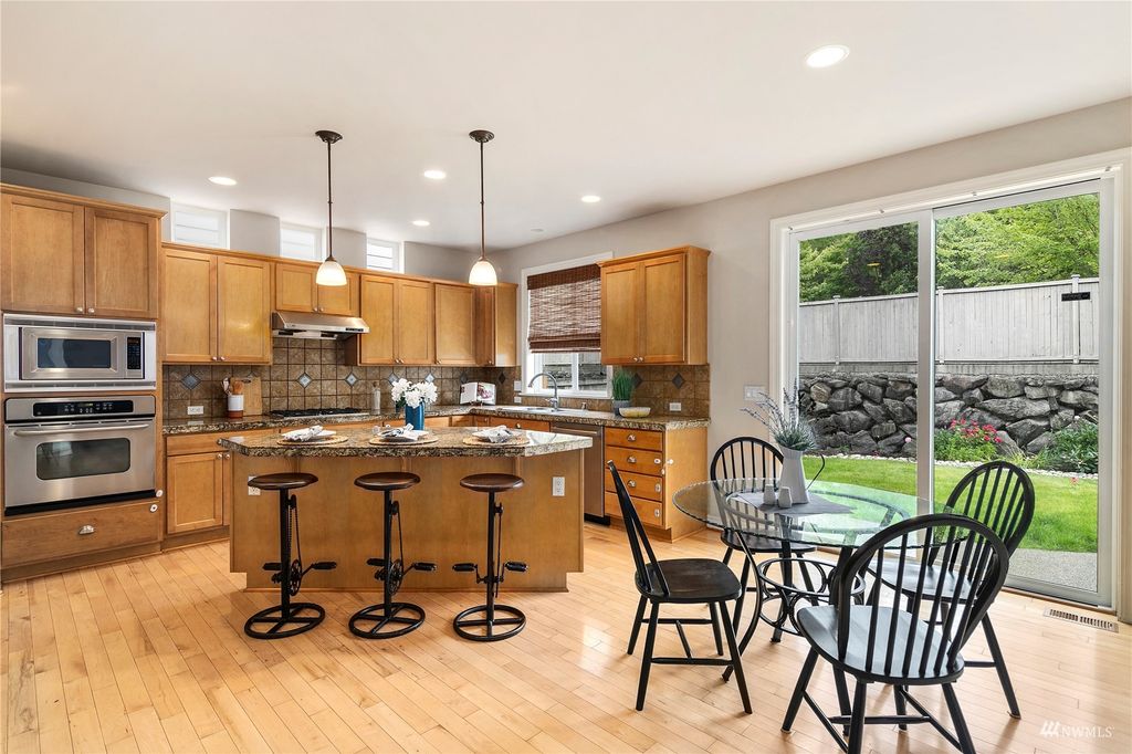 Photo of 22332 NE 6th Court, Sammamish, WA 98074 (MLS # 1977733)