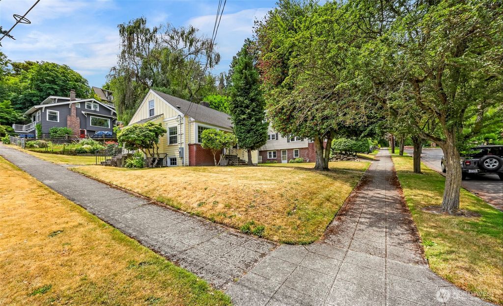 Photo of 403 W Dravus Street, Seattle, WA 98119 (MLS # 2398079)