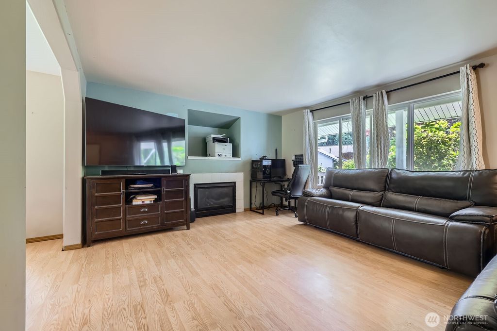 Photo of 9806 6th Place SE, Lake Stevens, WA 98258 (MLS # 2399093)