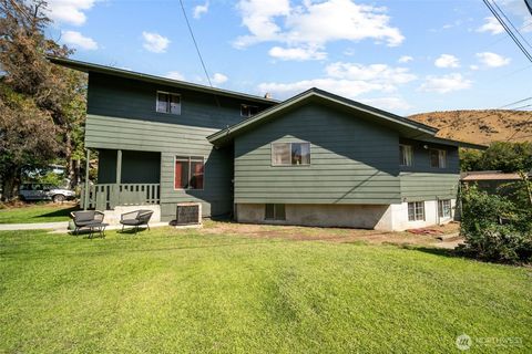 Photo of 100 S Douglas St, Cashmere, WA 98815 (MLS # 2418264)