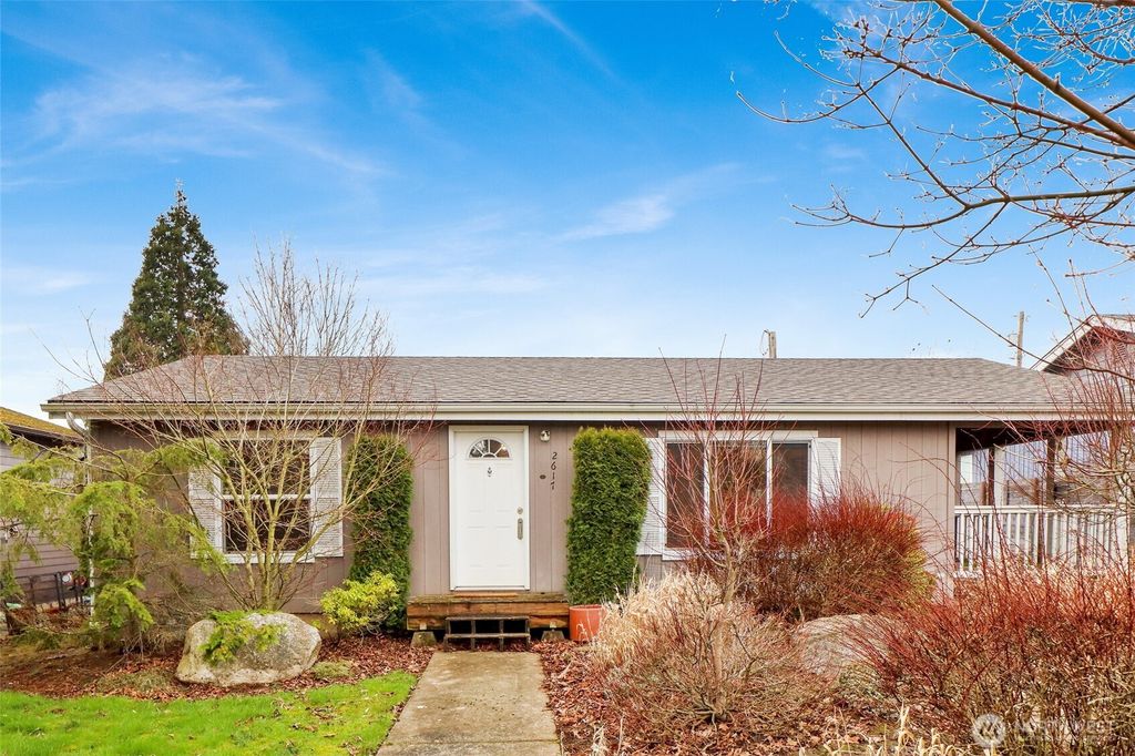 Photo of 2617 Pacific Street, Bellingham, WA 98226 (MLS # 2482639)