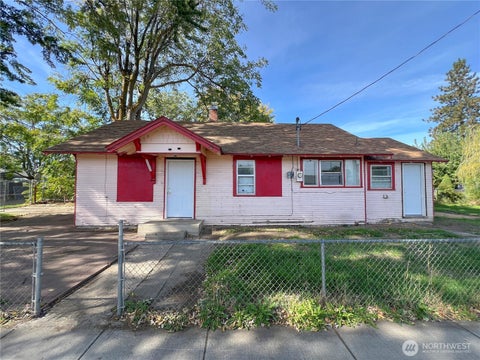 Photo of 1102 Jefferson Avenue, Yakima, WA 98902 (MLS # 2594644)