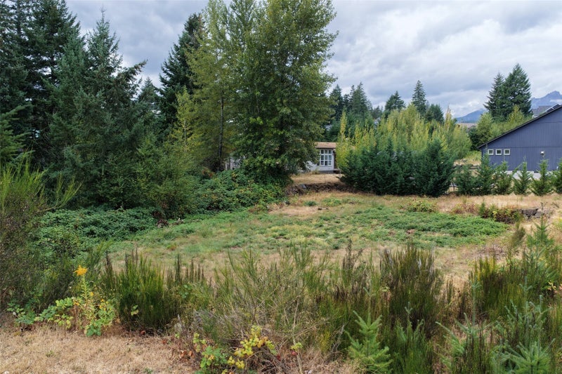 960 NW Angel Heights Road