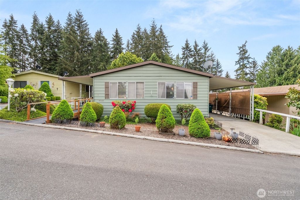 Photo of 2500 S 370th Street #55, Federal Way, WA 98003 (MLS # 2521934)