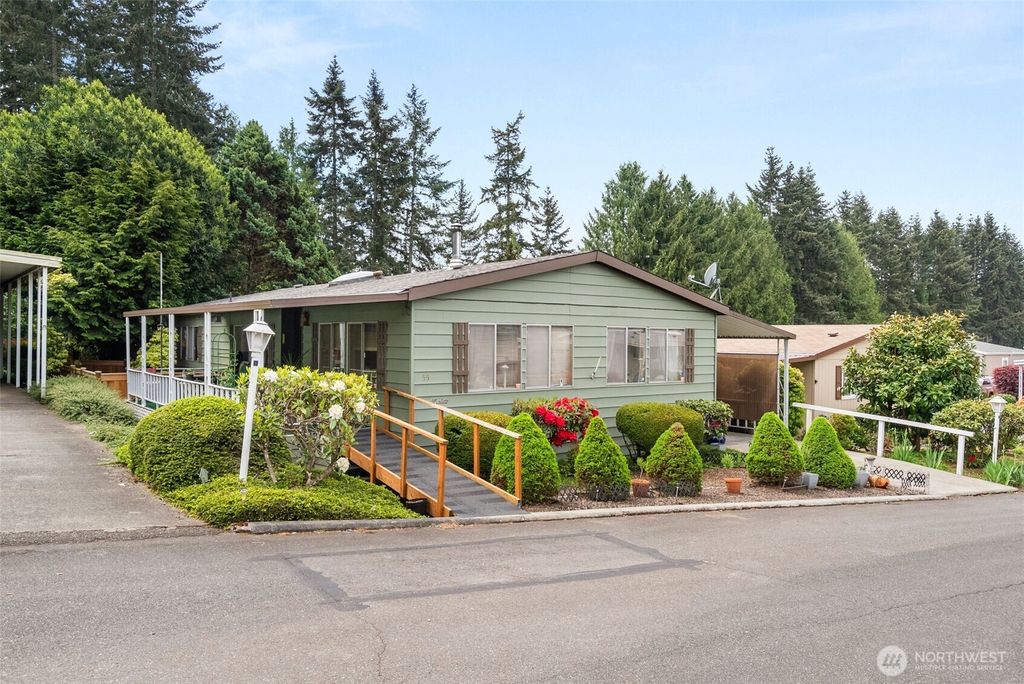 Photo of 2500 S 370th Street #55, Federal Way, WA 98003 (MLS # 2521934)