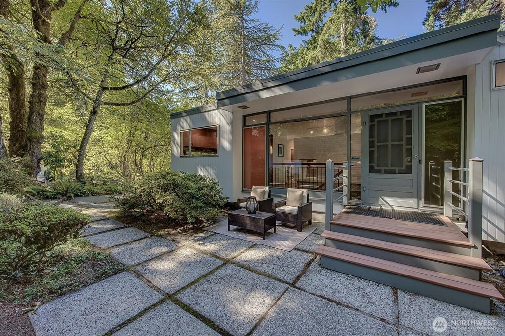 Photo of 4230 W Mercer Way, Mercer Island, WA 98040 (MLS # 2430468)