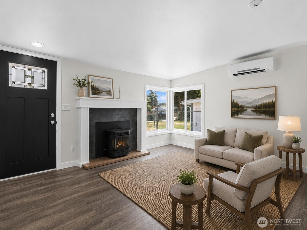 Photo of 10833 11th Avenue SW, Seattle, WA 98146 (MLS # 2573241)