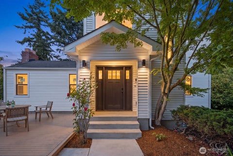 Photo of 3642 37th Avenue W, Seattle, WA 98199 (MLS # 2556906)