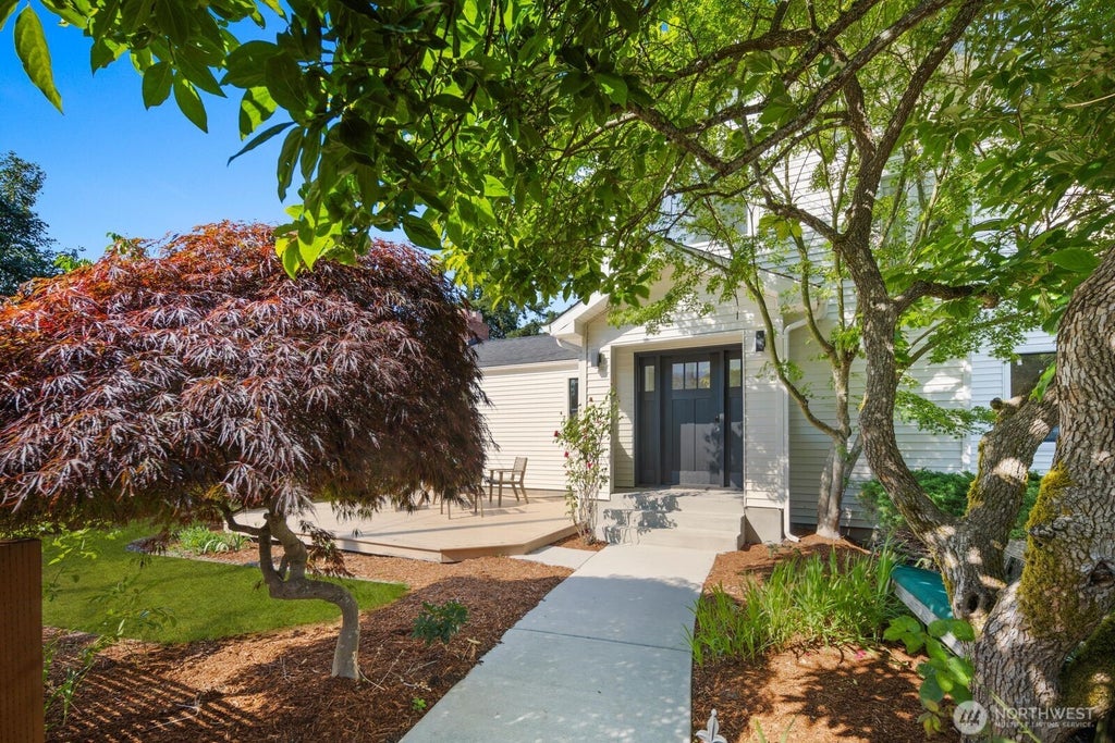 Photo of 3642 37th Avenue W, Seattle, WA 98199 (MLS # 2556906)