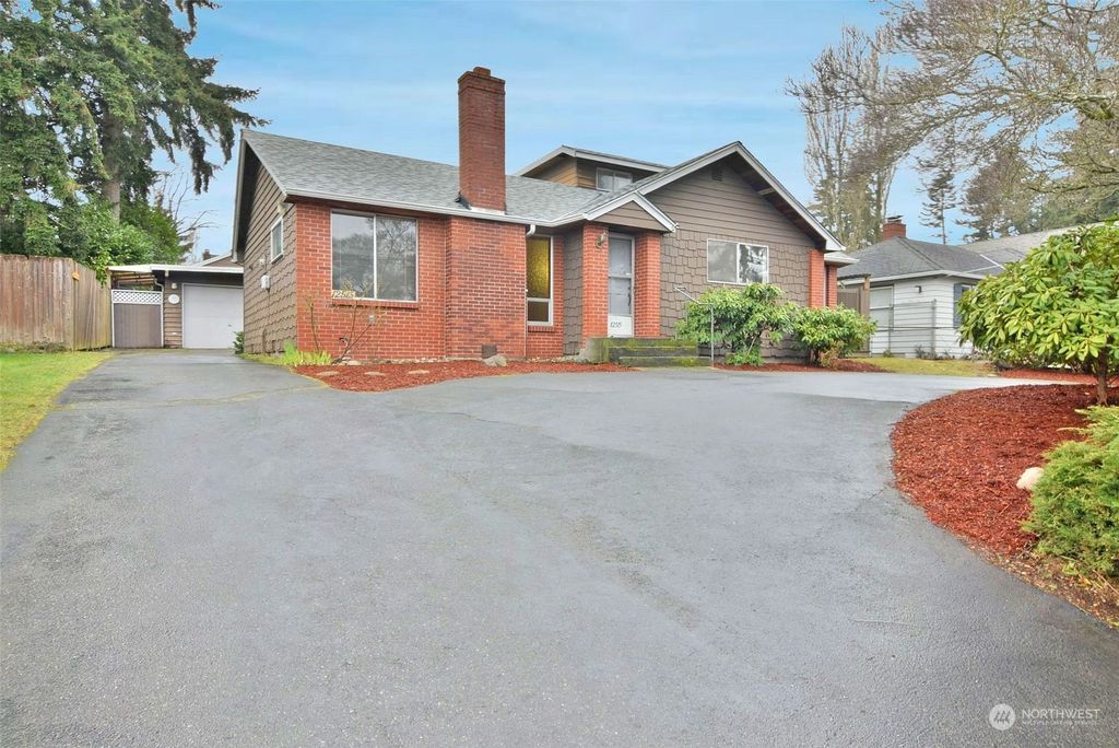 Photo of 12515 Fremont Avenue N, Seattle, WA 98133 (MLS # 2037281)