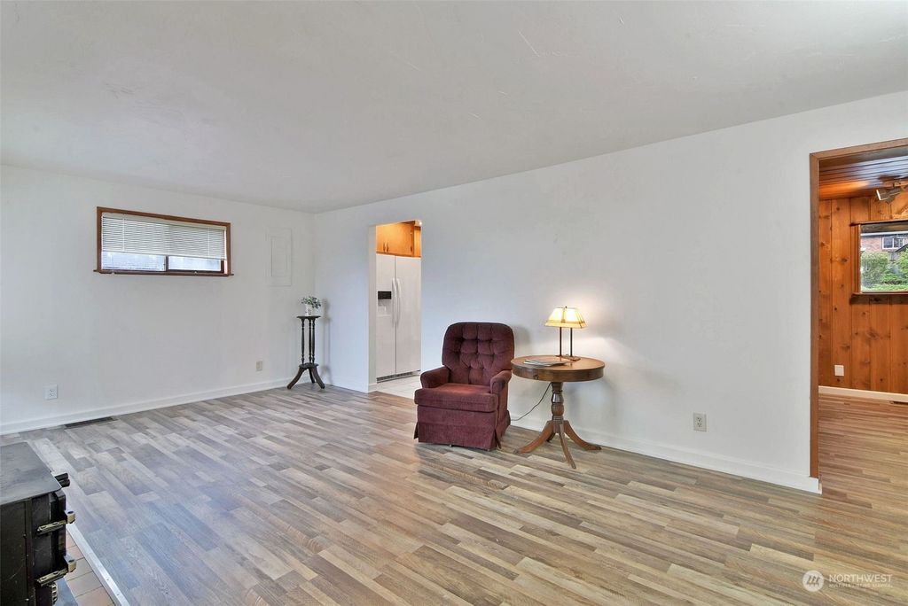 Photo of 12515 Fremont Avenue N, Seattle, WA 98133 (MLS # 2037281)