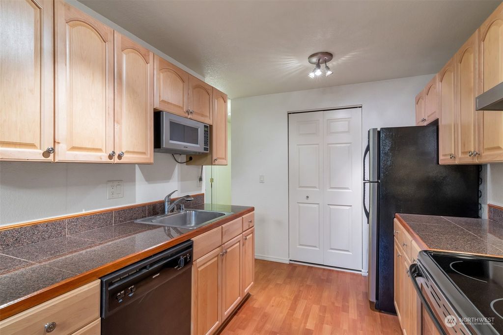 Photo of 1150 Sunset Blvd Blvd NE #321, Renton, WA 98056 (MLS # 2192710)