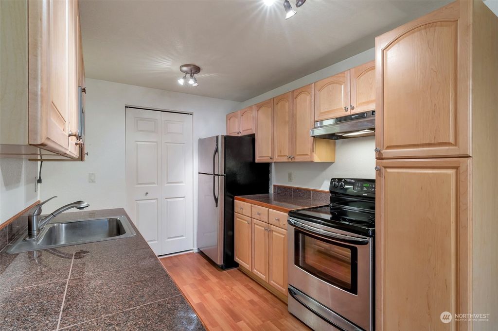 Photo of 1150 Sunset Blvd Blvd NE #321, Renton, WA 98056 (MLS # 2192710)