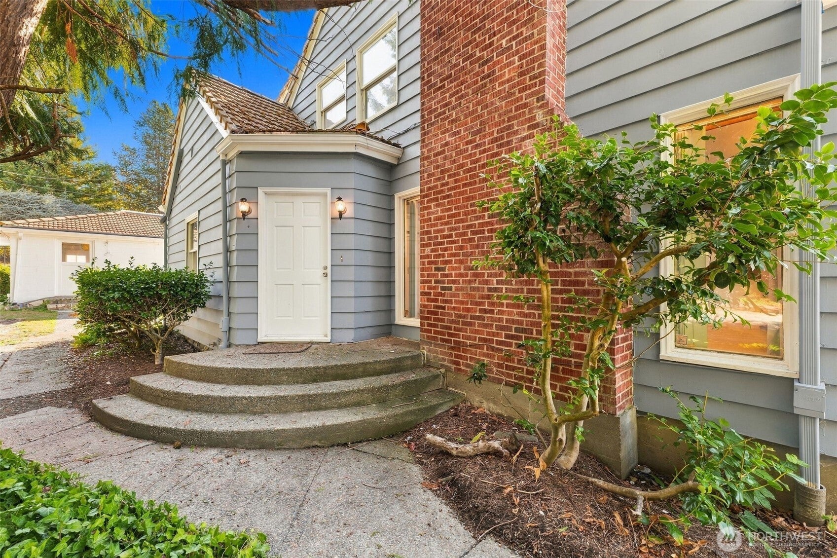 912 Magnolia Lane