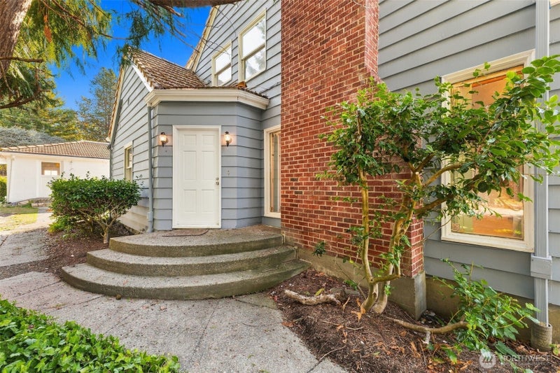 912 Magnolia Lane