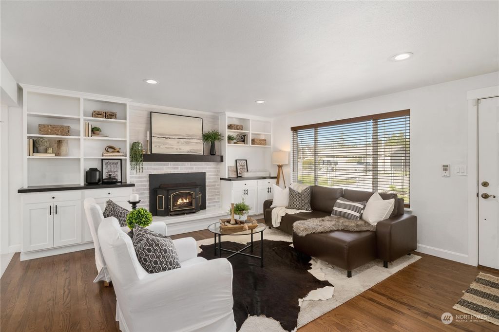 Photo of 1947 SW 350th Street, Federal Way, WA 98023 (MLS # 2035726)