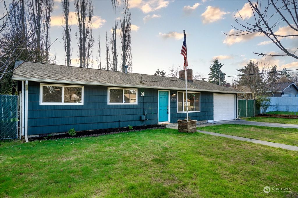Photo of 1947 SW 350th Street, Federal Way, WA 98023 (MLS # 2035726)