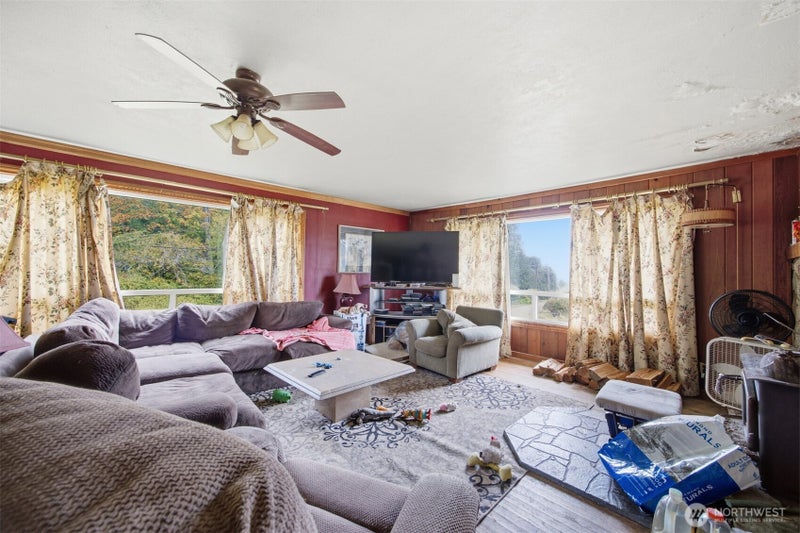 2911 Fox Road