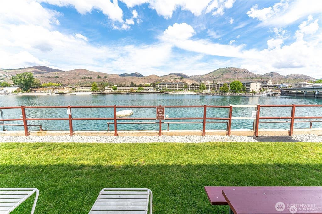 Photo of 322 W Woodin Avenue, Chelan, WA 98816 (MLS # 2540026)