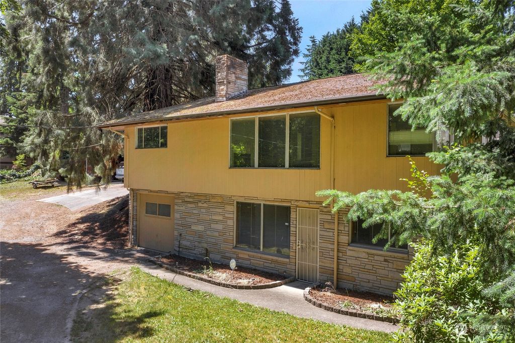 Photo of 235 S 124th Street, Burien, WA 98168 (MLS # 2134934)
