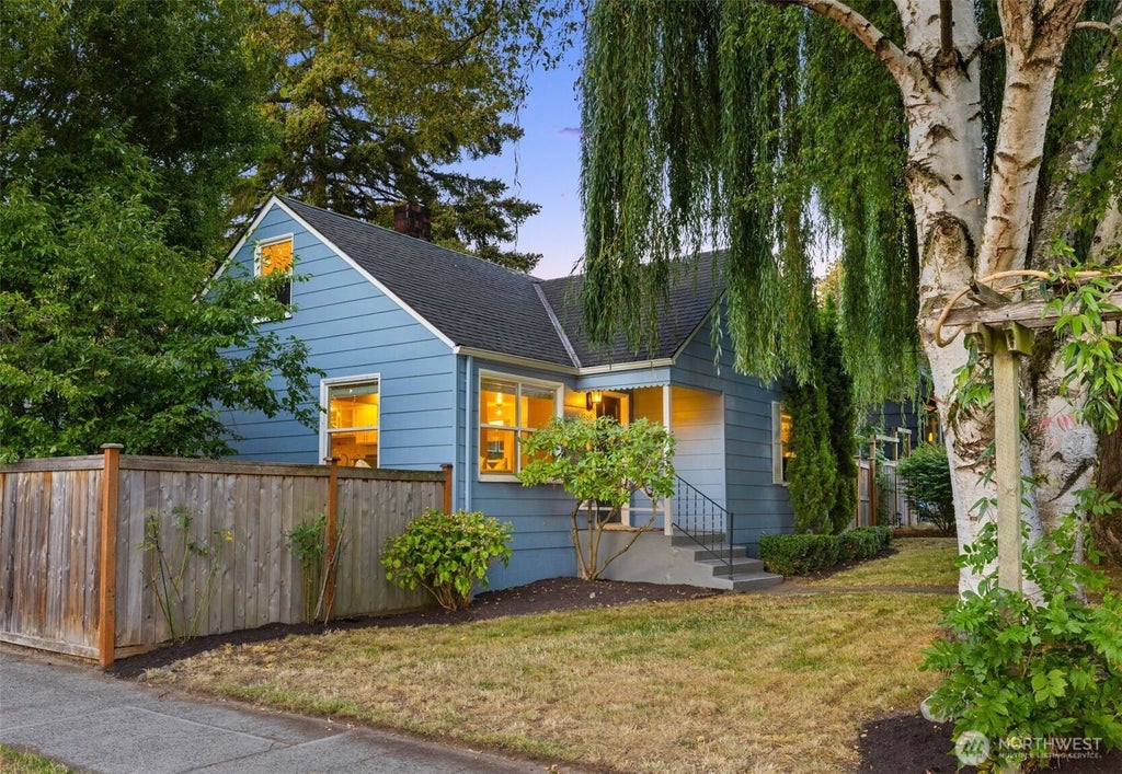 Photo of 368 NW 48th Street, Seattle, WA 98107 (MLS # 2592085)