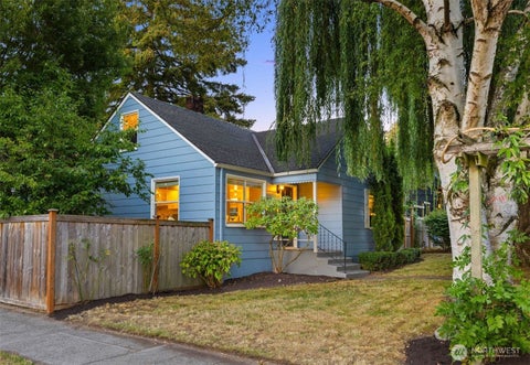 Photo of 368 NW 48th Street, Seattle, WA 98107 (MLS # 2592085)