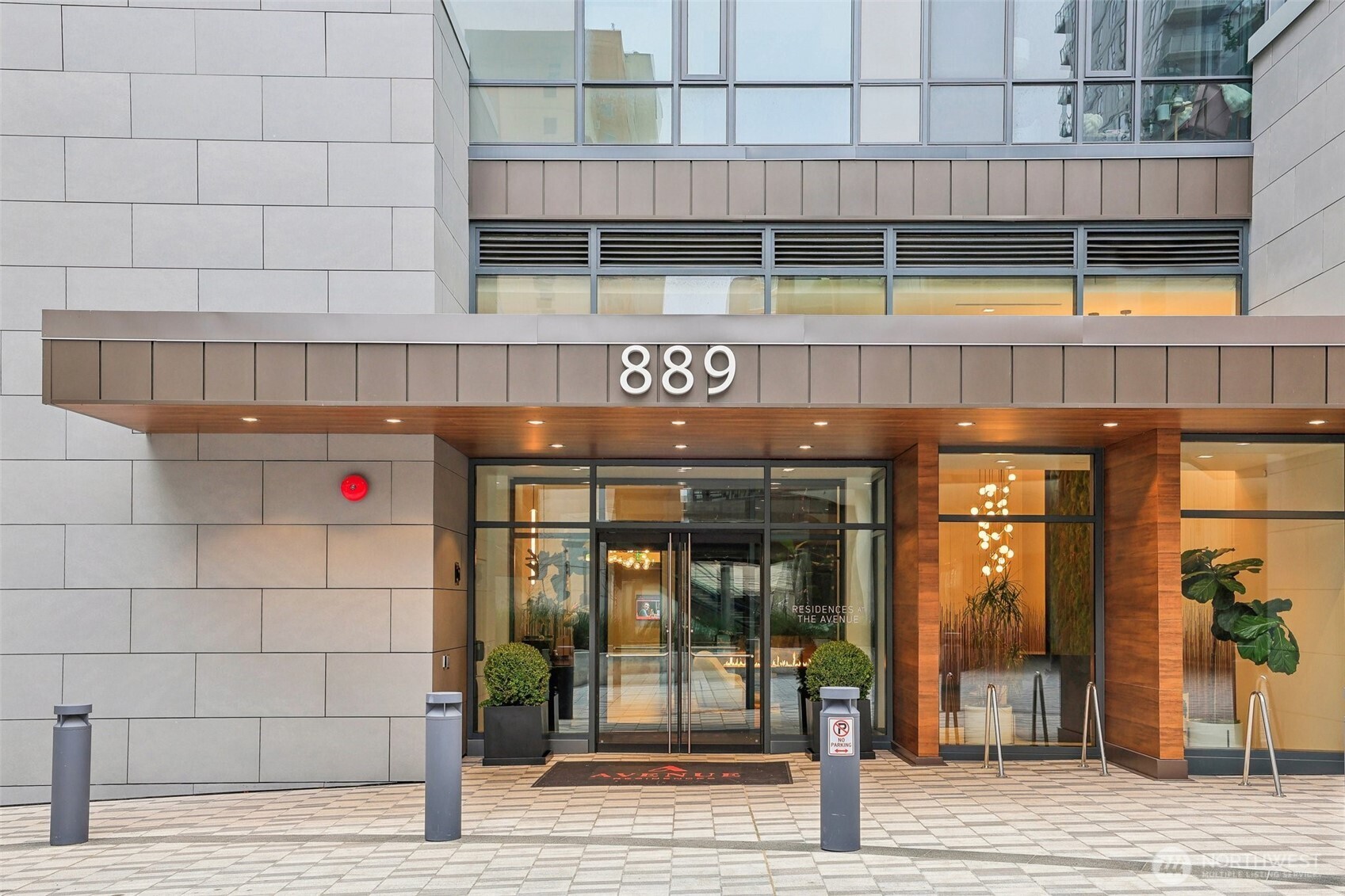889 Avenue Square NE 302