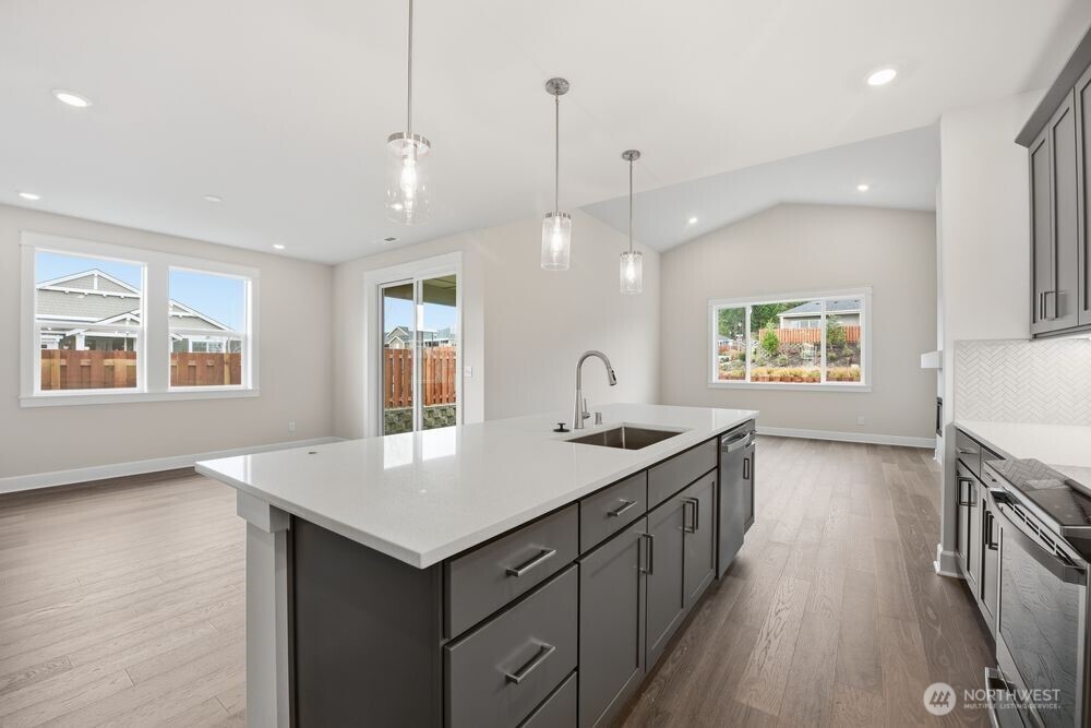 2945 Balsamroot Drive SE