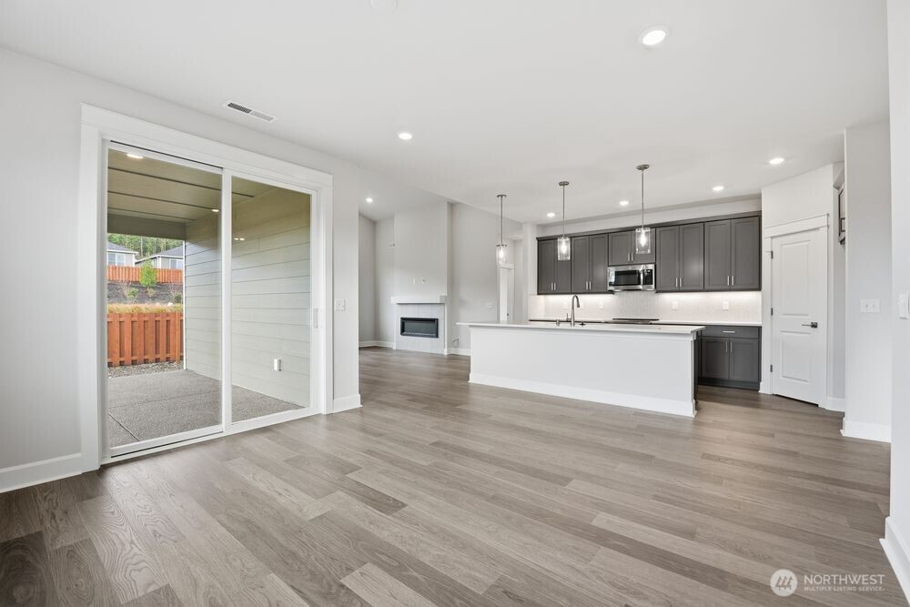 2945 Balsamroot Drive SE