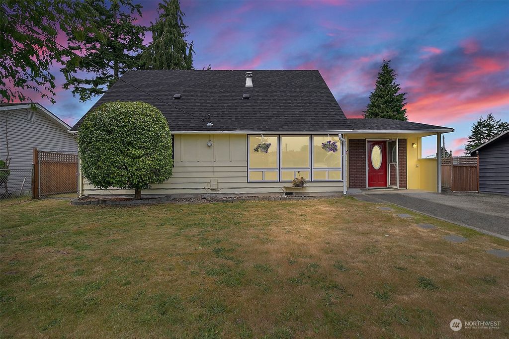 Photo of 25817 19th Avenue S, Des Moines, WA 98198 (MLS # 2126318)