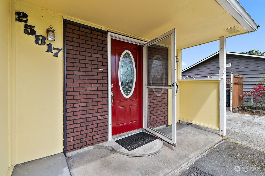 Photo of 25817 19th Avenue S, Des Moines, WA 98198 (MLS # 2126318)