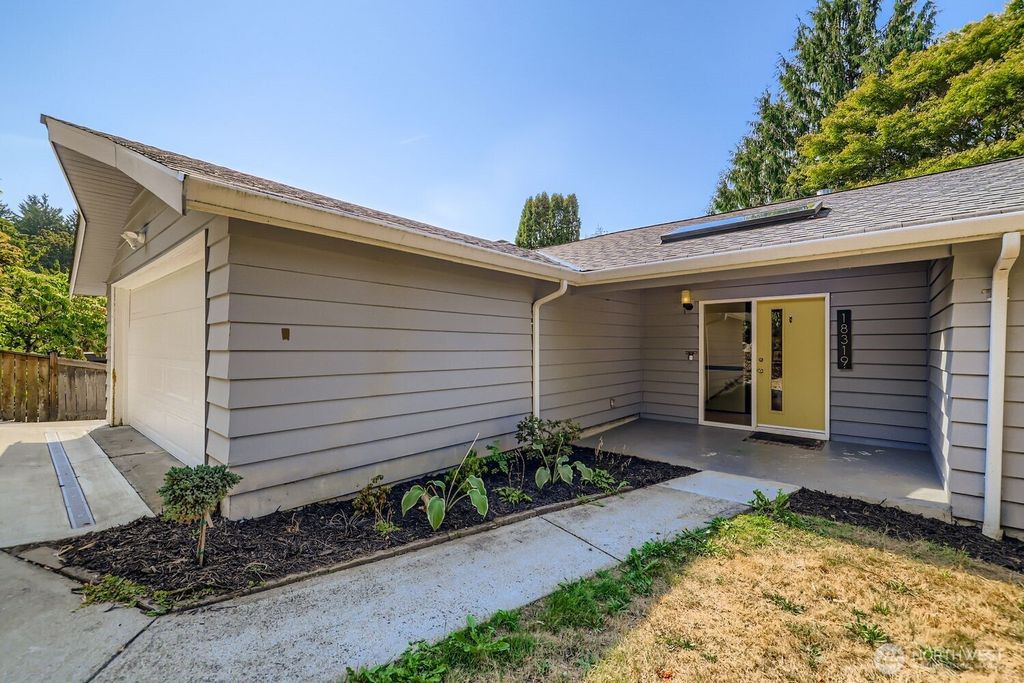 Photo of 18319 83rd Place NE, Kenmore, WA 98028 (MLS # 2429160)
