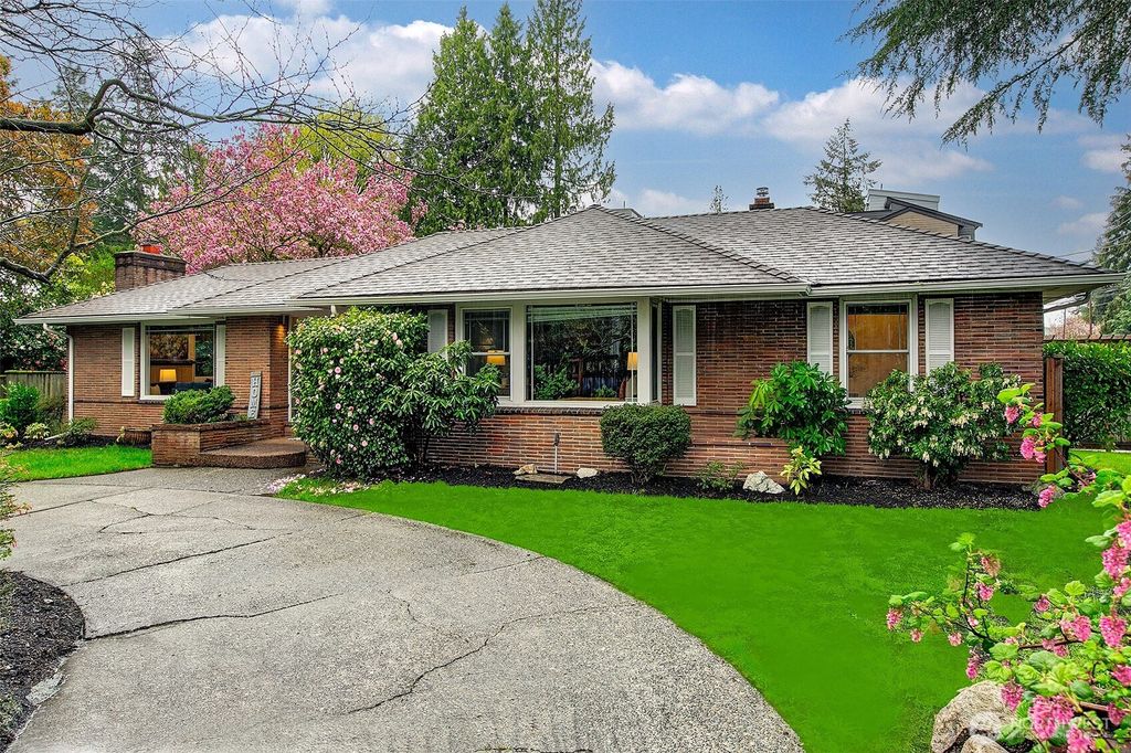 Photo of 11757 Meridian Avenue N, Seattle, WA 98133 (MLS # 2360787)