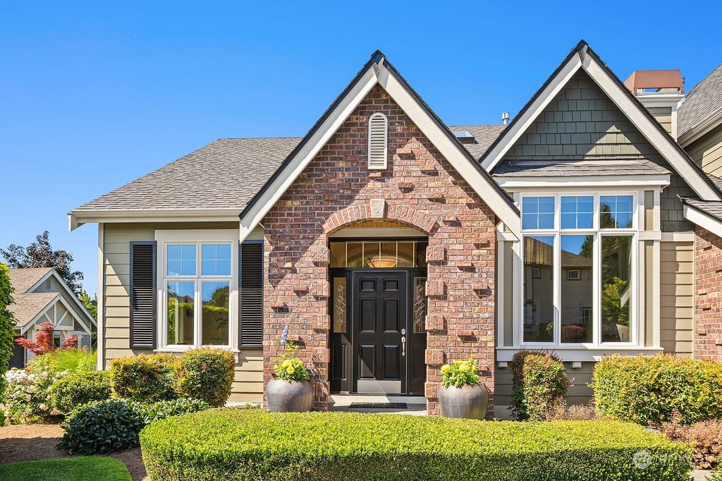 Photo of 15818 NE 118th Way, Redmond, WA 98052 (MLS # 2266897)